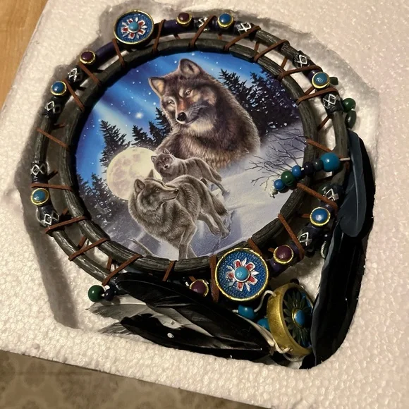 Wolf Dreamcatcher with Blue & Red intermittent lights - Picture 4 of 9